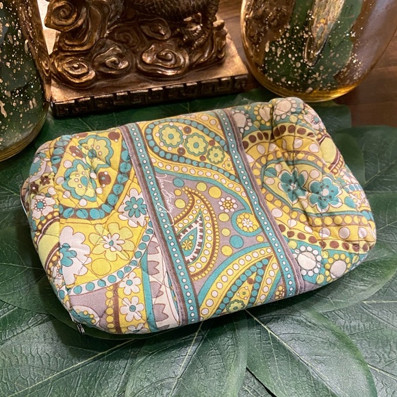 SOLD📍FREE with Purse/Bag Purchase📍Vera Bradley Kiss and Make-up Cosmetics Bag - Picture 11 of 11